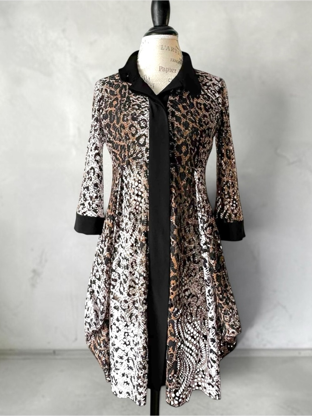 Luxurious Graphic Leopard Print Mixed Media Mesh Tunic Dress - Jacket Size 2